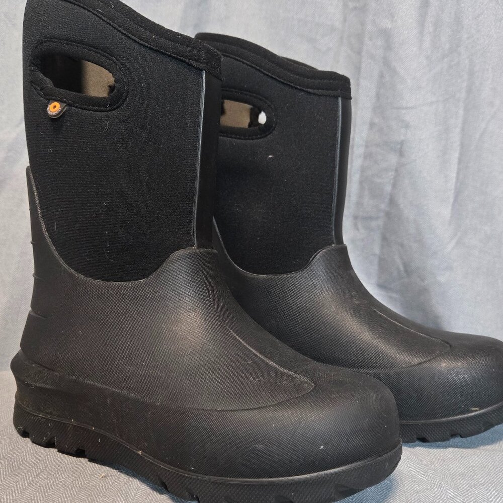 BOGS winter boots Youth Size 2 Black Neo Classic